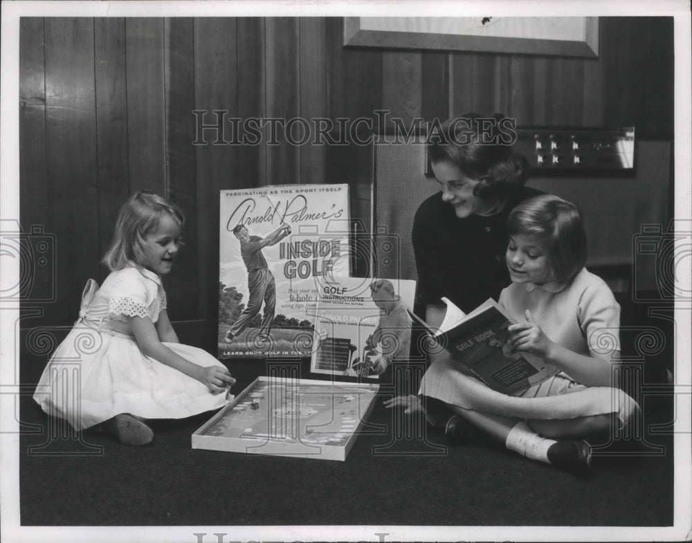 1963 Press Photo Golfer Arnold Palmer&#39;s wife Winnie and daughters, Amy and Peggy- Historic Images