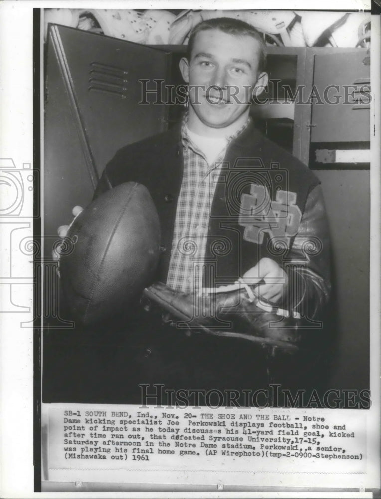 1961 Press Photo Notre Dame football kicker Joe Perkowski with shoe and ball- Historic Images