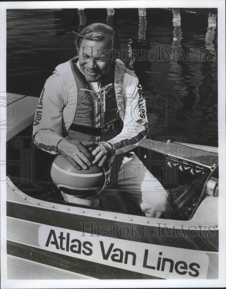 1984 Press Photo Boat Racer Bill Muncey in Racing Boat on Water - sps15775- Historic Images