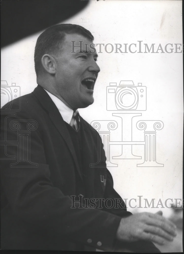 1966 Press Photo Jim Owens, University of Washington football coach cheering- Historic Images