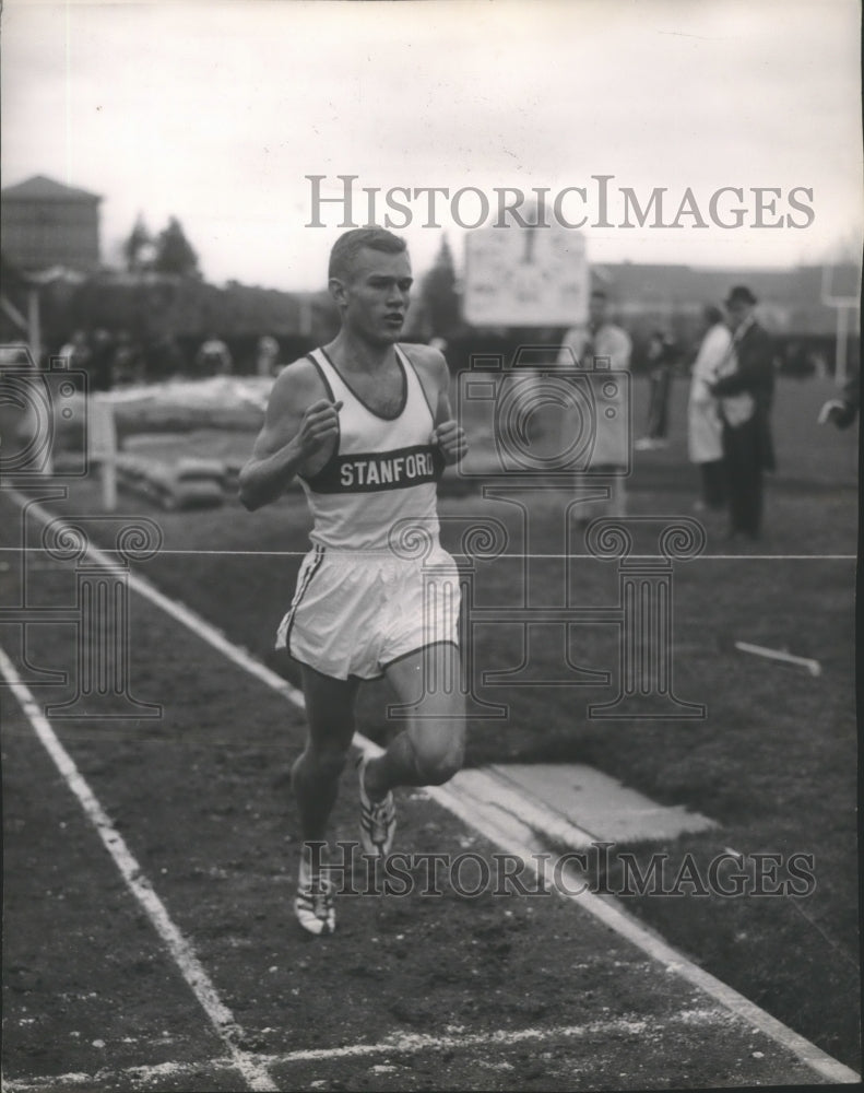 1964 Press Photo Paul Schlicke, Stanford track athlete, running on track- Historic Images