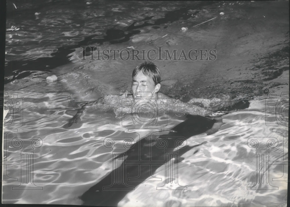 1959 Press Photo Tanaka, swimmer, takes a well-timed breath,during breaststroke- Historic Images