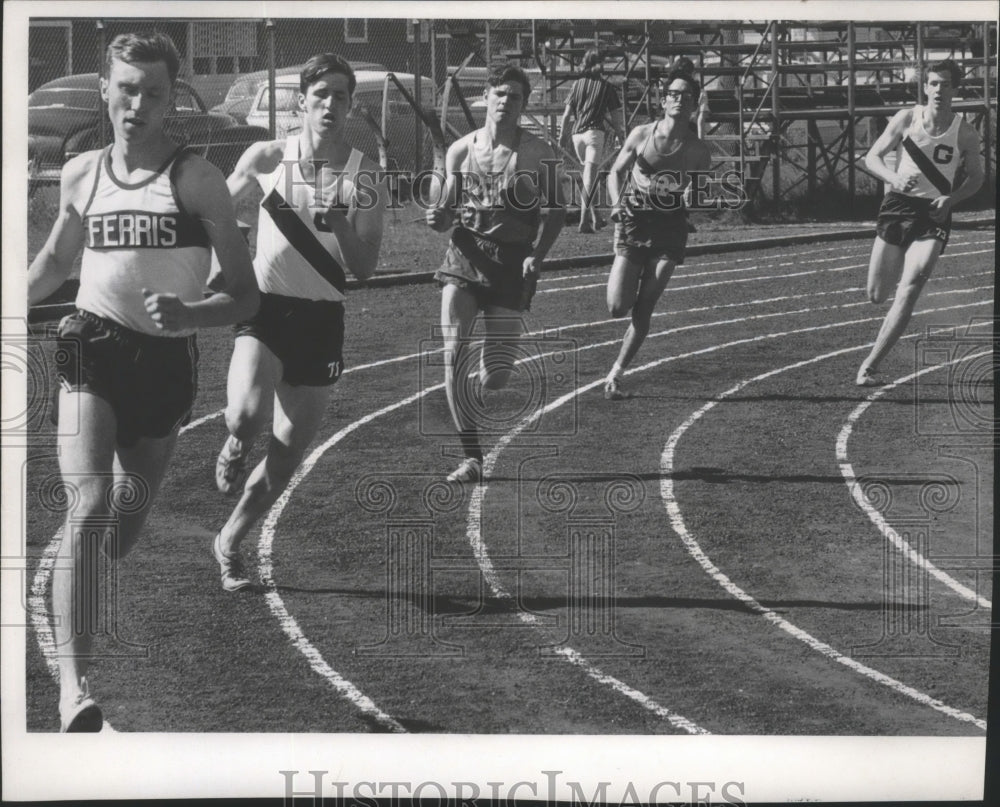 1969 Press Photo All-City 880 final track runners in action - sps16902- Historic Images