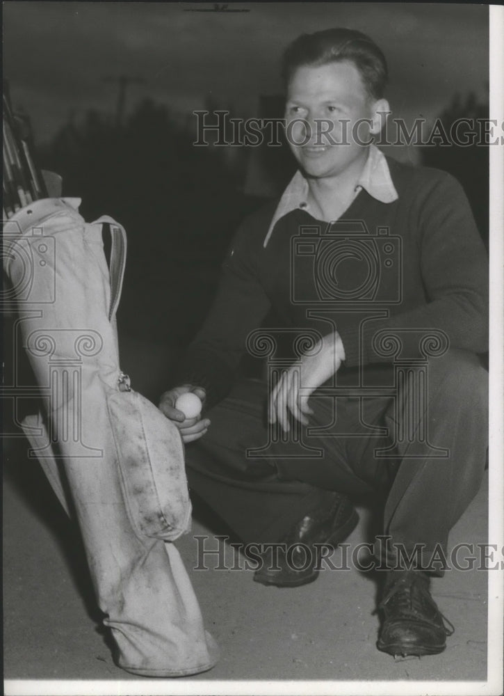 1943 Press Photo Ken Storey, golfer - sps16967- Historic Images