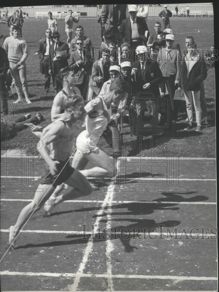 1967 Press Photo College Track Runners Racing to Cross the Finish Line- Historic Images