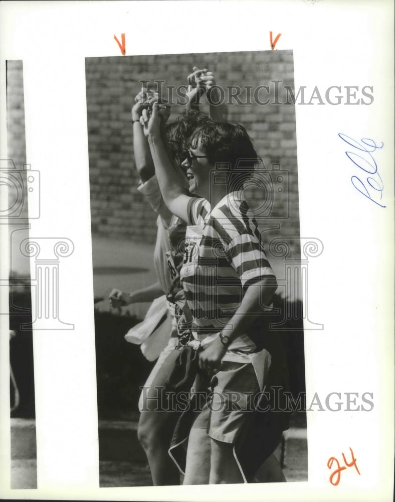 1987 Press Photo Bloomsday Competitors Celebrate Upon Finishing- Historic Images