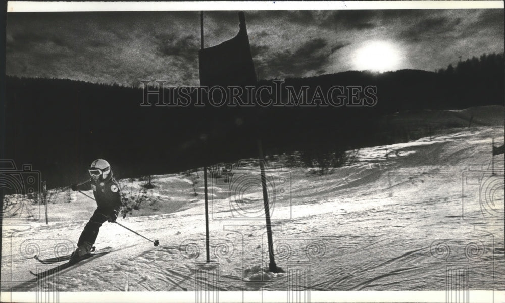 1984 Press Photo Skier, Chad Mosby, in action- Historic Images