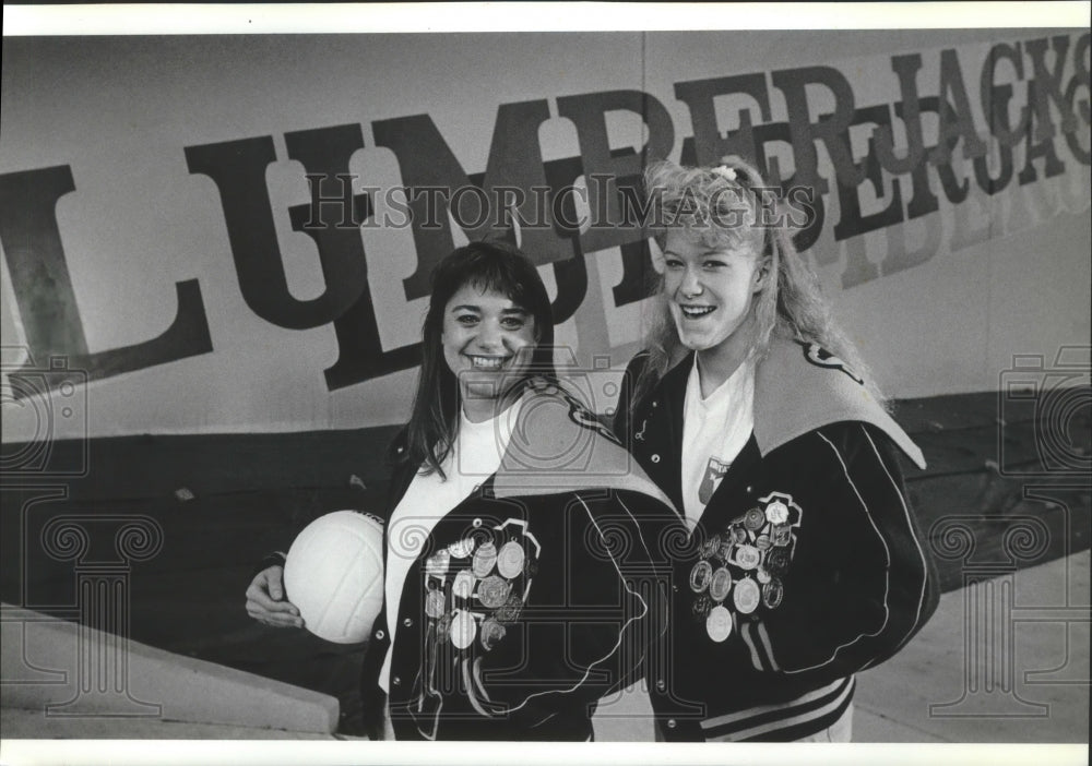 1990 Press Photo St. Maries volleyball players Sara Waide and Debbie Martin- Historic Images