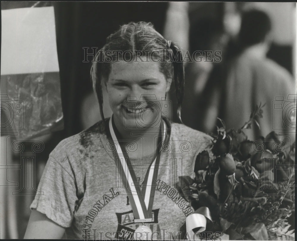 1971 Press Photo Deborah Meyer wins women&#39;s 500 yard freestyle event in swimming- Historic Images