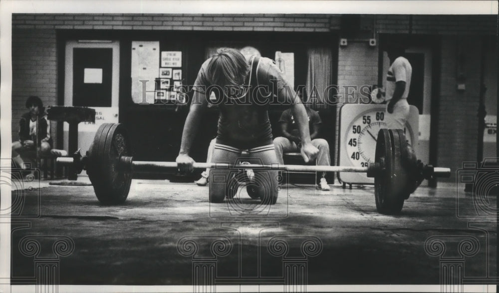 1980 Press Photo Power weightlifter summons his determination- Historic Images