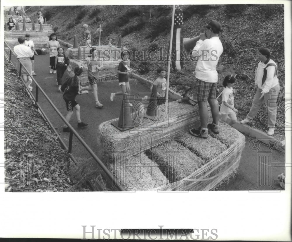 1990 Press Photo Junior Bloomsday track and field- Historic Images