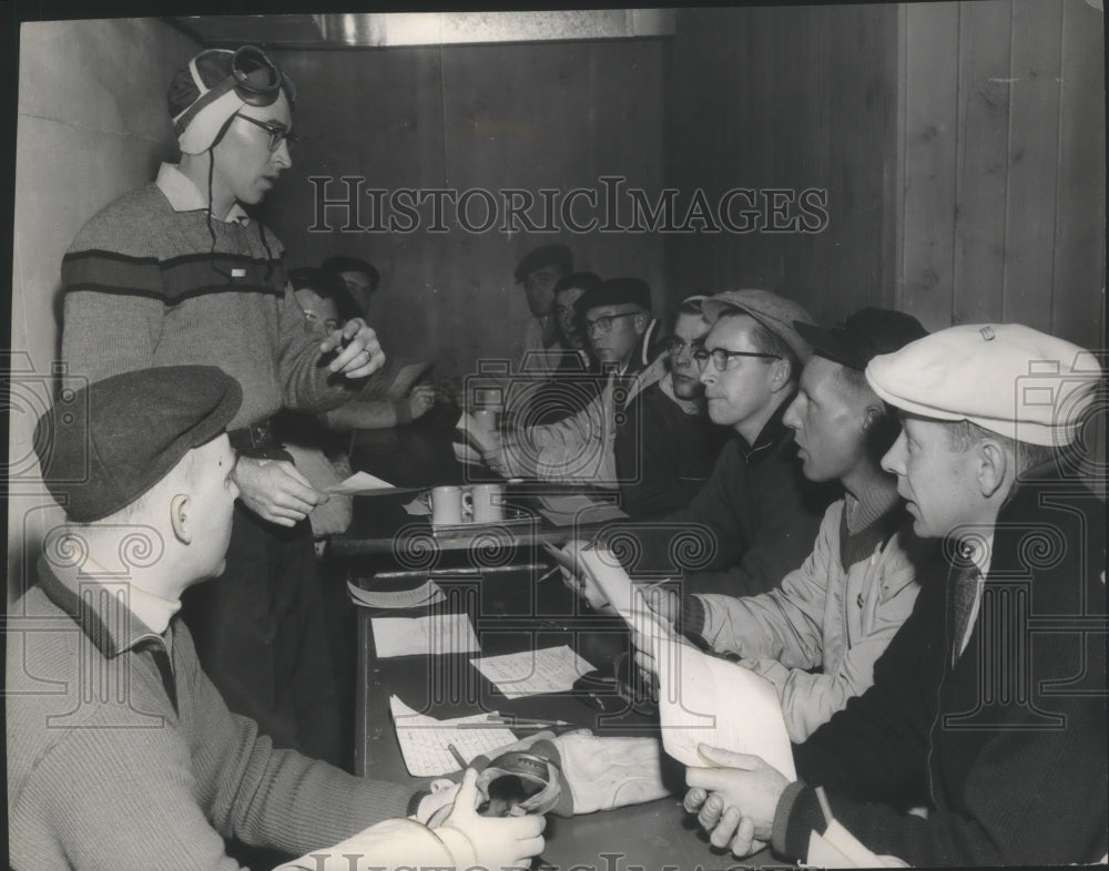 1957 Press Photo Spokesman-Review Ski School instructor Bob Campbell with skiers- Historic Images