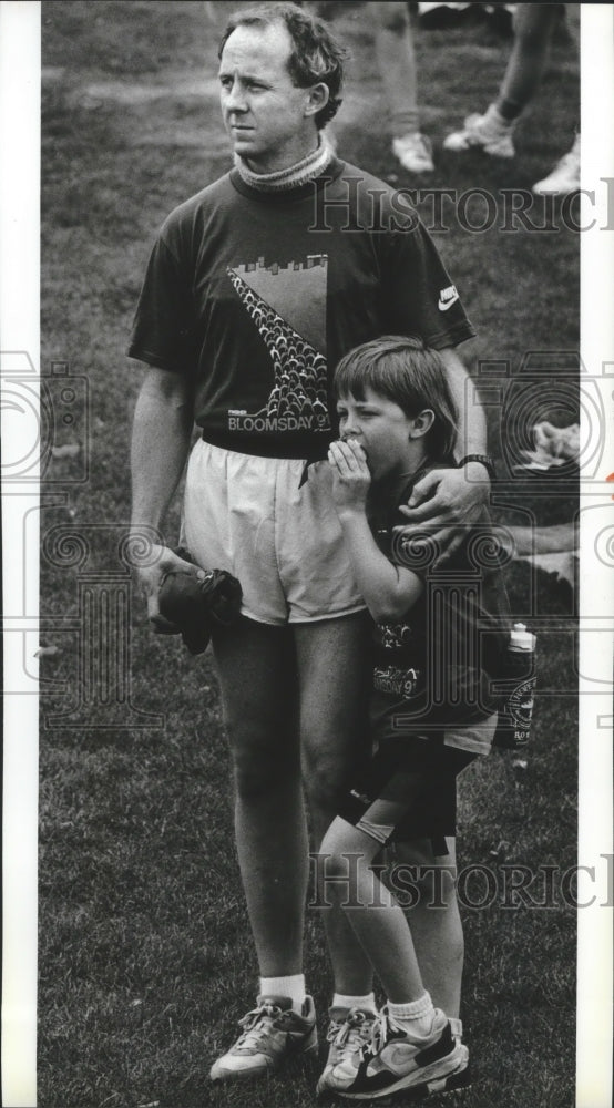 1991 Press Photo Adam Stoyanca and dad finish race at Bloomsday.- Historic Images