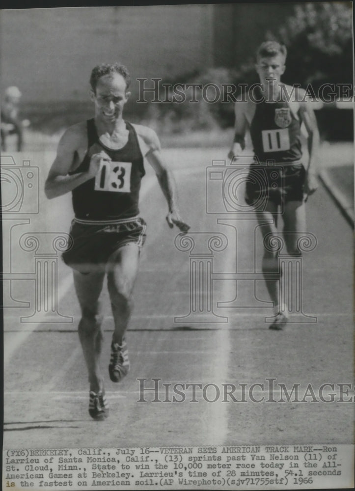 1966 Press Photo #13 Ron Larrieu sprints past #11 Van Nelson to set track record- Historic Images