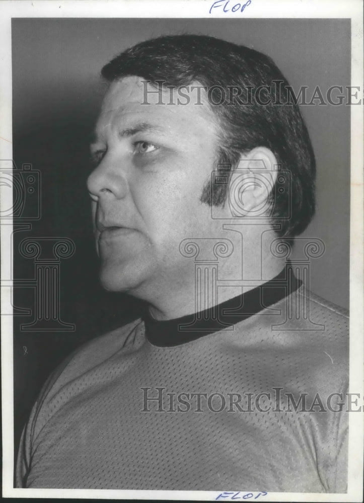 1977 Press Photo Chuck Miller, West Valley High wrestling coach, with stern look- Historic Images