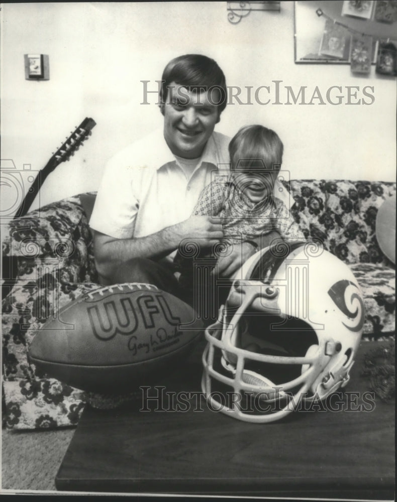 Press Photo Ex-University of Idaho football player, Ken Muhlbeier &amp; son, James- Historic Images