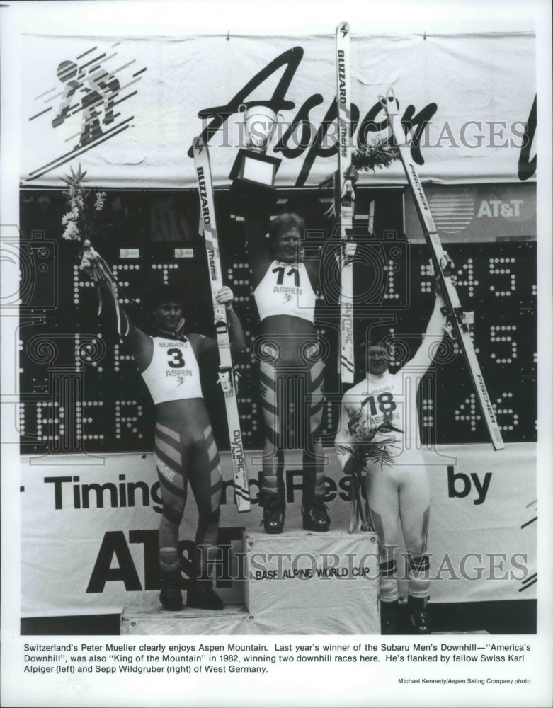 1989 Press Photo Skiing champ, Peter Mueller, with Karl Alpiger, Sepp Wildgruber- Historic Images