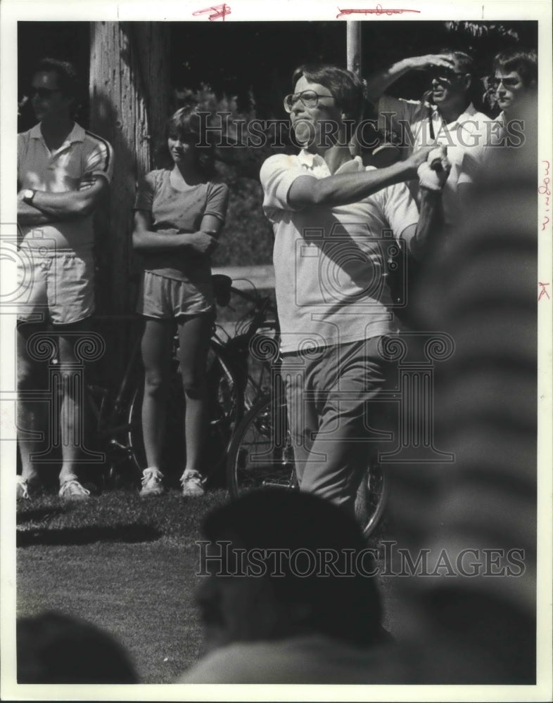 1981 Press Photo Coeur d&#39;Alene golf professional, Chris Mitchell, in action- Historic Images