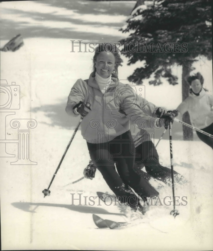 1984 Press Photo Skiers glide down a run- Historic Images