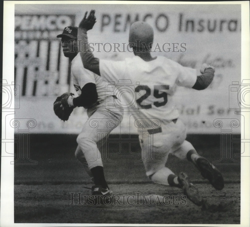 1989 Press Photo Randy Johnson, Gonzaga&#39;s Chris Bugni in college baseball action- Historic Images