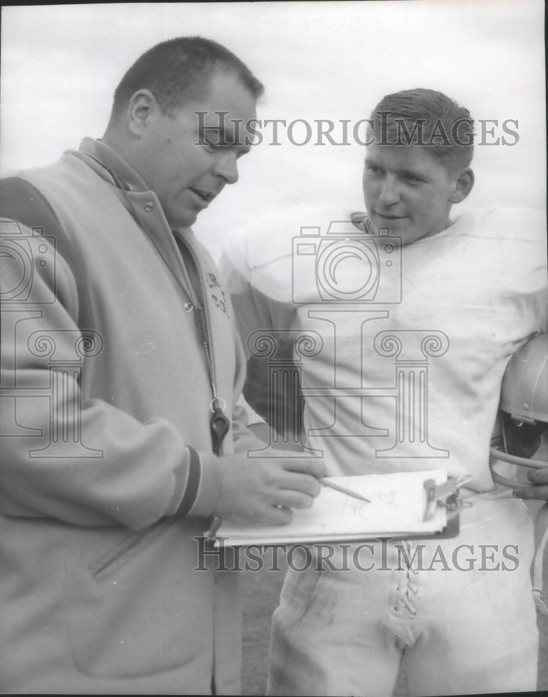 1965 Press Photo Football coach Jean Horton discusses with player Pat Miller- Historic Images