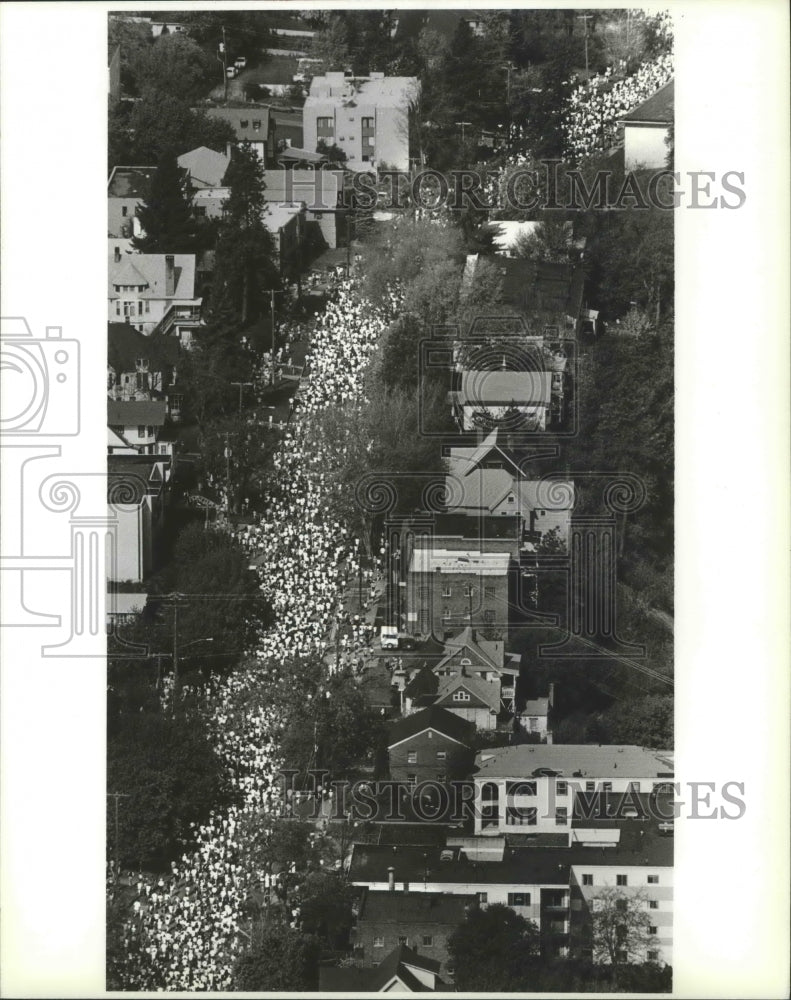 1985 Press Photo Overhead view of runners in the Bloomsday Race, Spokane- Historic Images