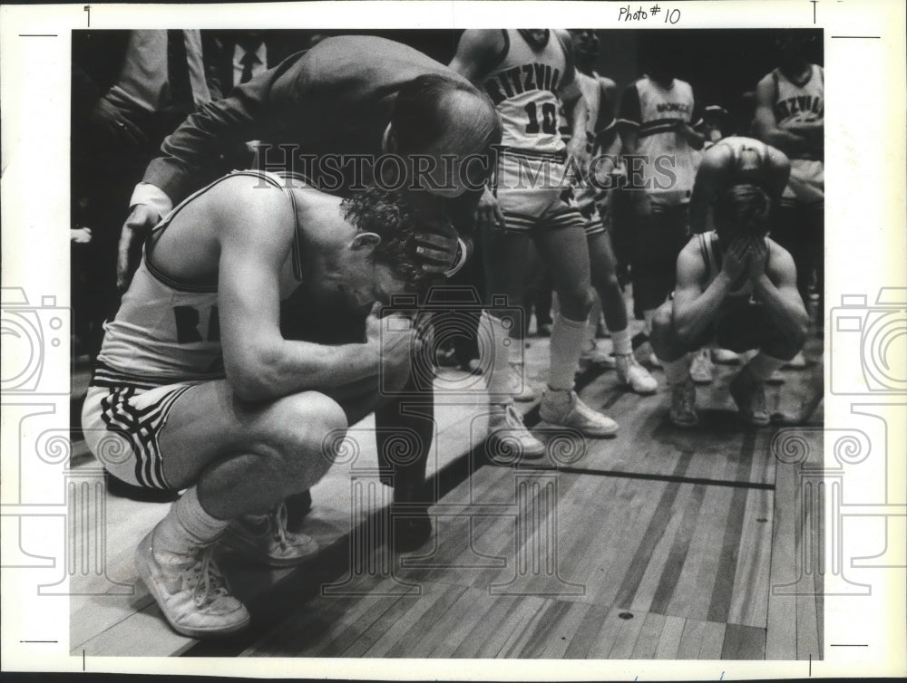 1985 Press Photo Ritzville High School basketball team despairs at B Tournament- Historic Images