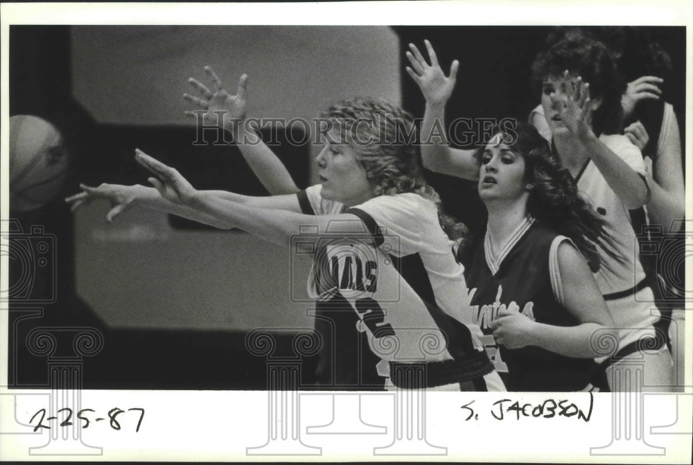 1987 Press Photo High School Basketball Players Sheila Wright and Heidi McCrea- Historic Images