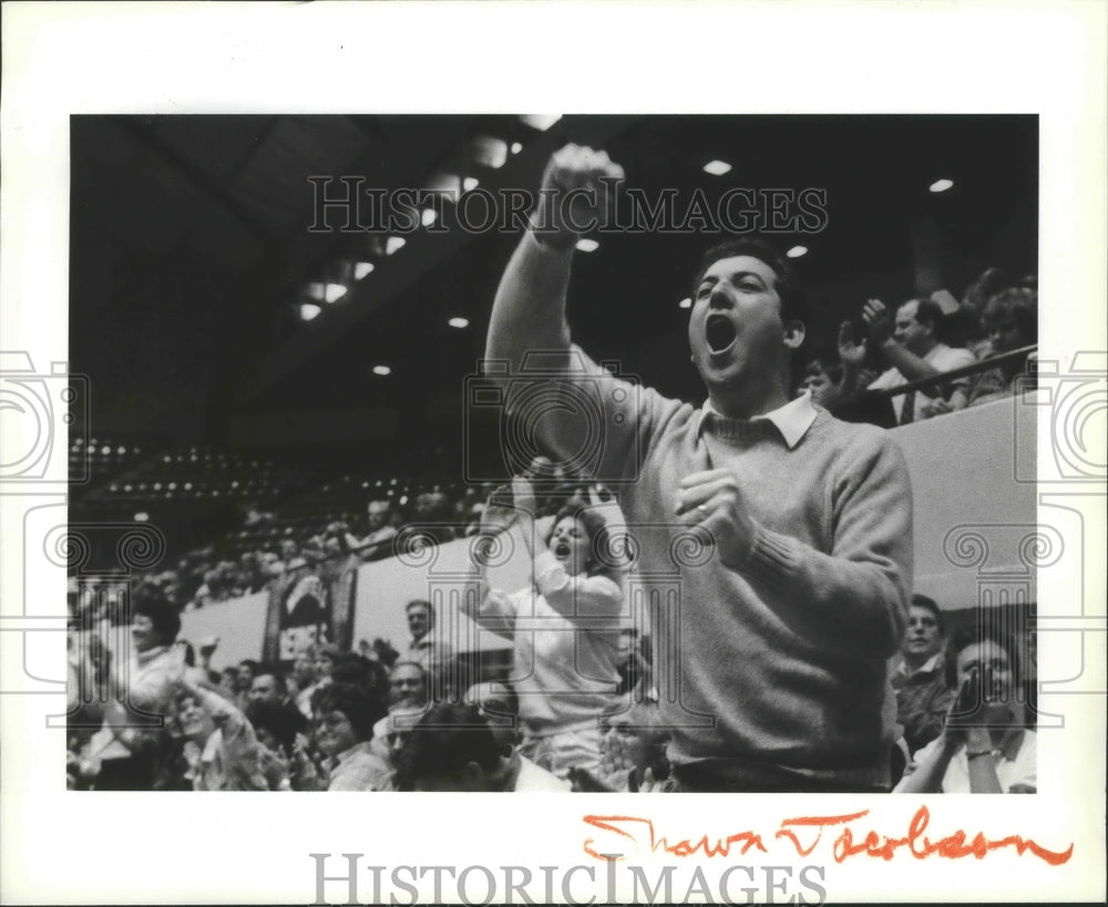 1987 Press Photo Superintendent of Schools David James Cheering On Mansfield- Historic Images