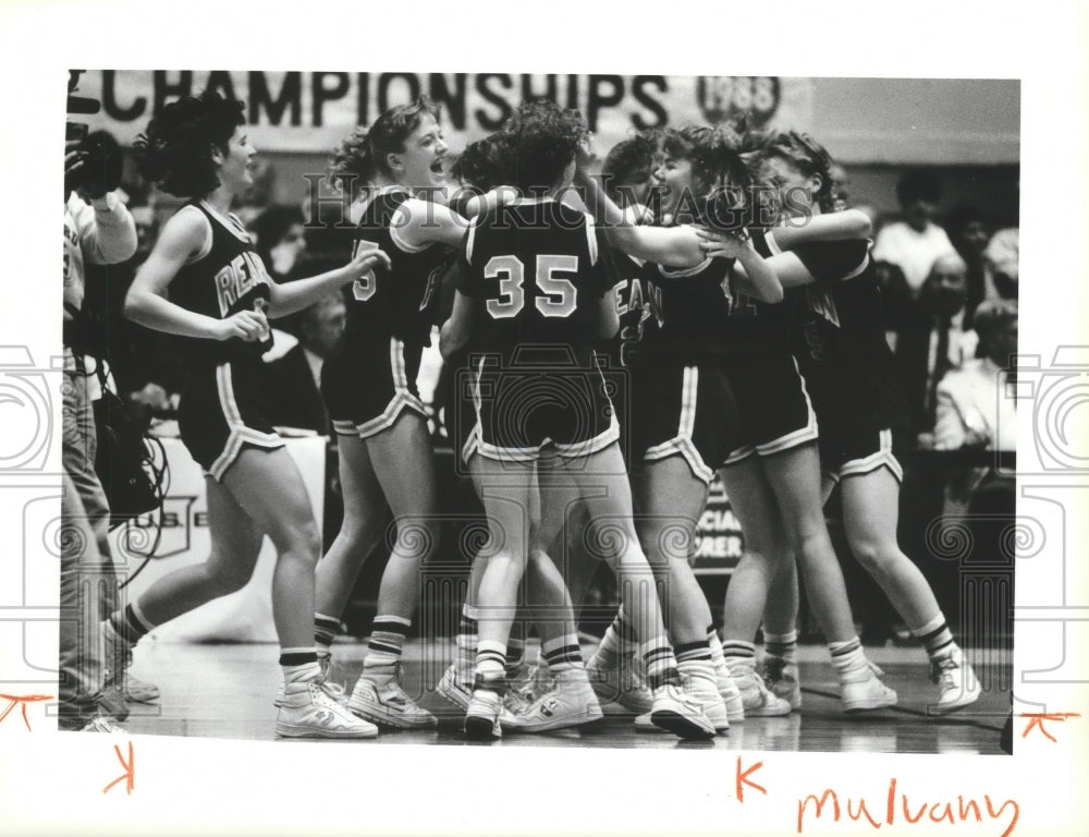 1988 Press Photo Reardan girls basketball team join in group hug after victory- Historic Images