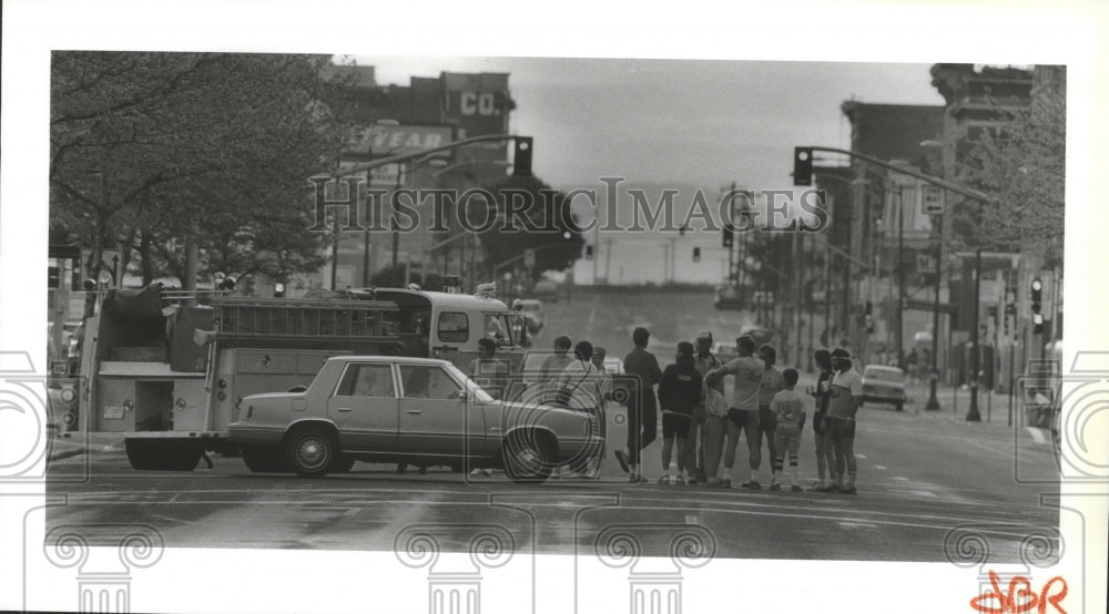 1989 Press Photo Bloomsday runners lining up at the crack of dawn for race start- Historic Images