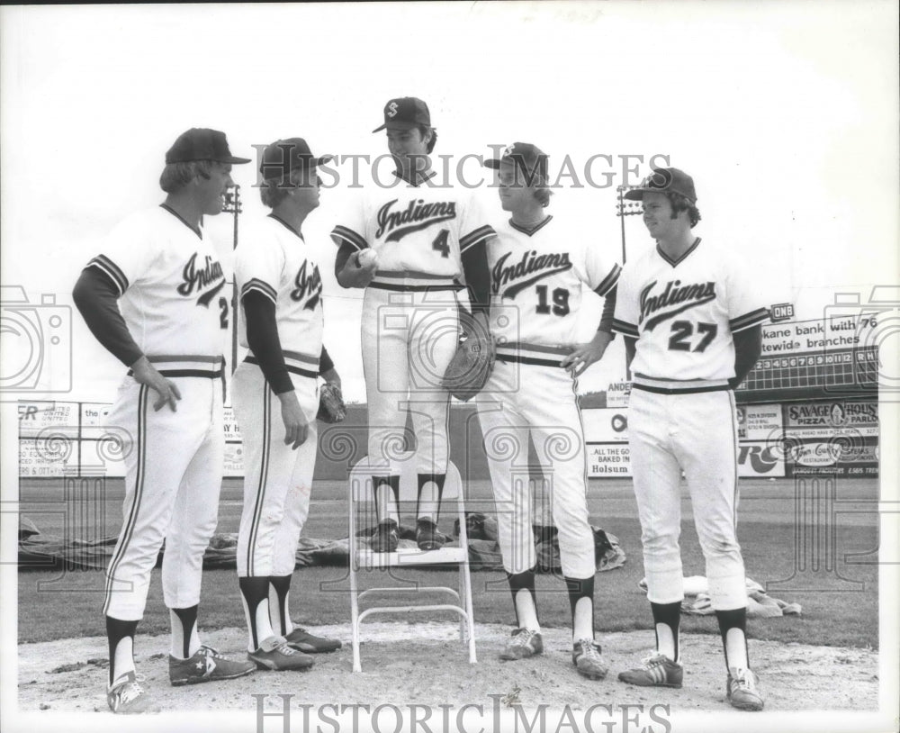 1978 Press Photo Baseball, Shortest member of Spokane Indians &amp; tall teammates- Historic Images