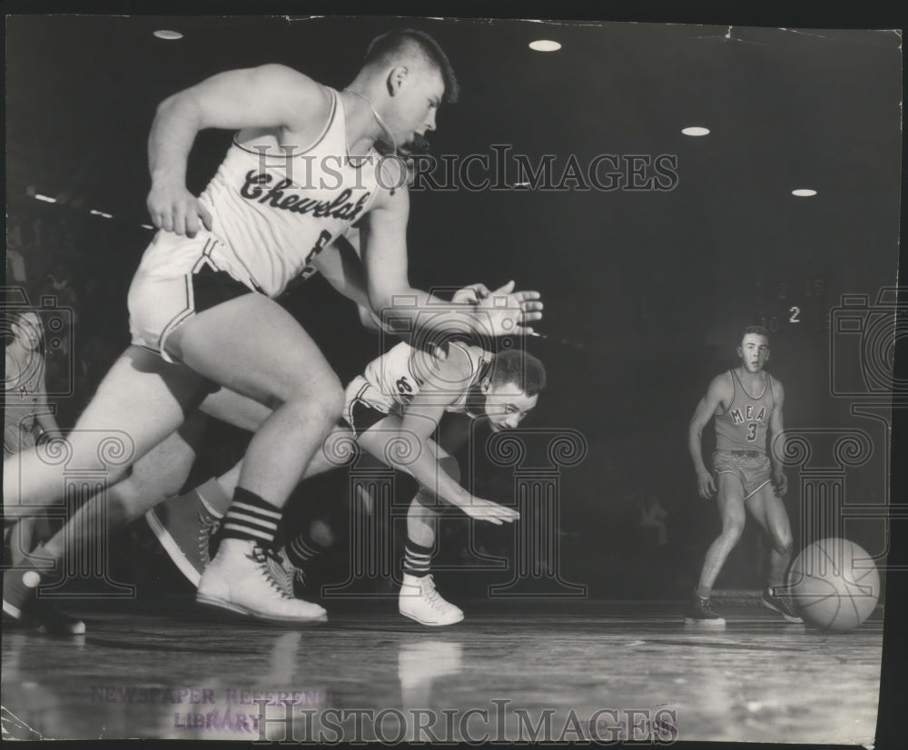 1954 Press Photo HS basketball players in action during Frontier League game- Historic Images