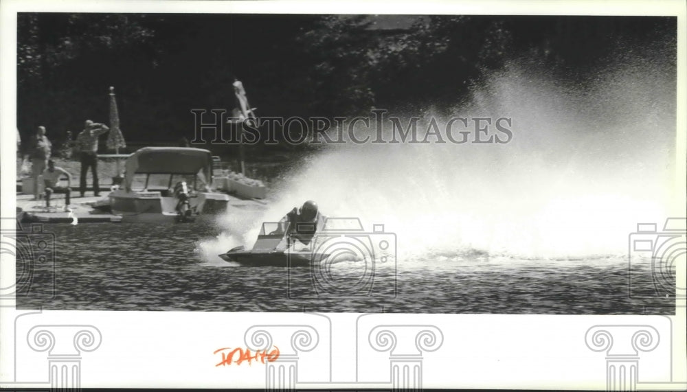 1988 Press Photo Hydroplane racing on Spirit Lake, Idaho - sps19156- Historic Images