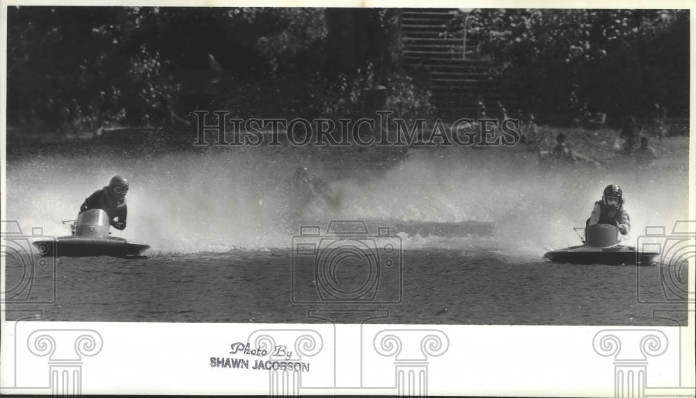 1988 Press Photo Three hydroplanes race on Spirit Lake, Idaho near Lake Haven- Historic Images