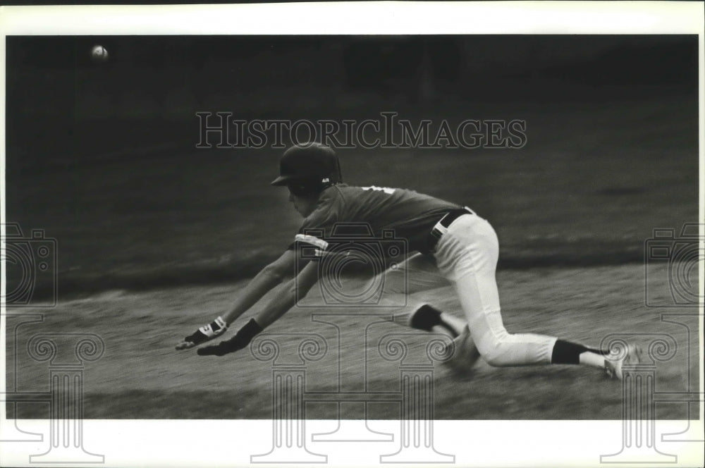 1993 Press Photo Evergreen High Baseballer Eddie Stack Diving for Third Base- Historic Images