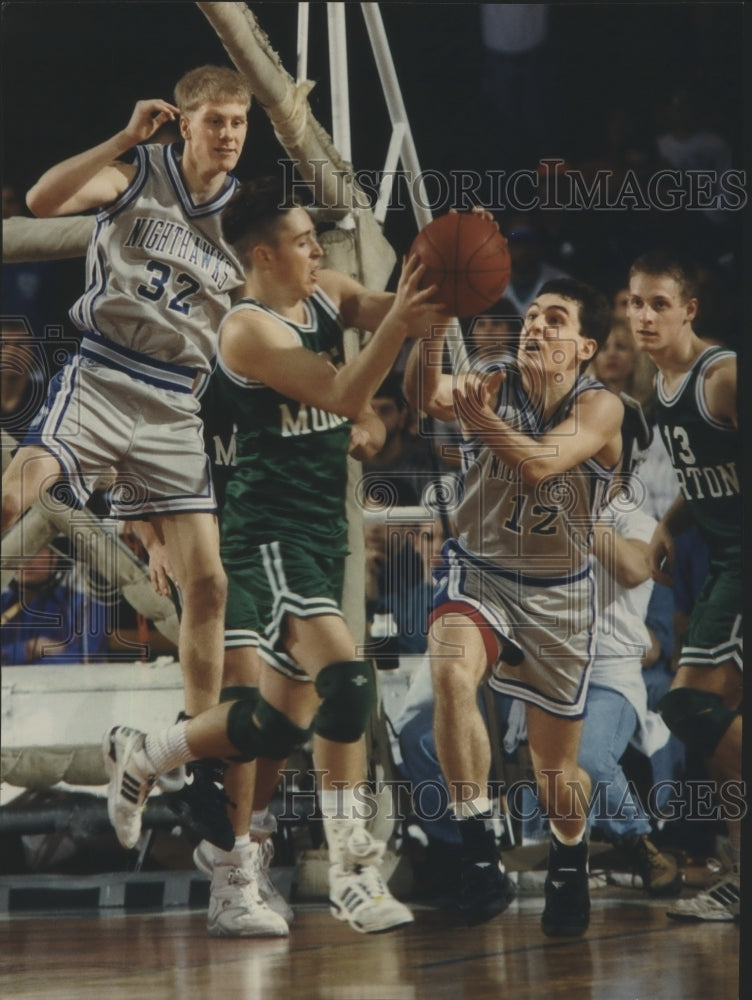 1993 Press Photo #12 Carl Crider steals basketball from Brandon Tauscher in game- Historic Images