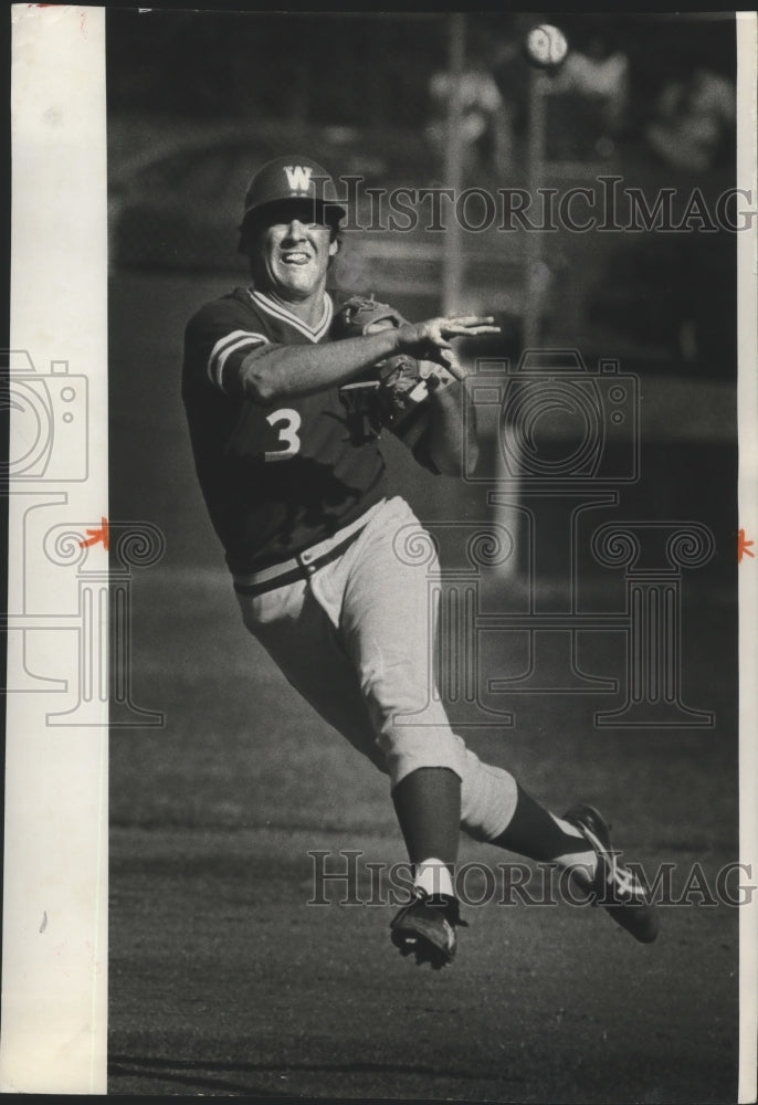 1981 Press Photo Paul Noce, Washington State baseball infielder, makes a play- Historic Images