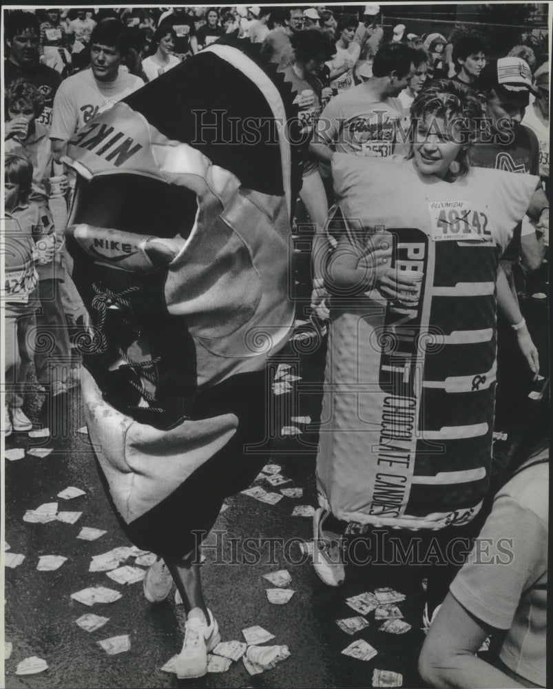 1986 Press Photo People dressed up for Bloomsday race - sps19867- Historic Images