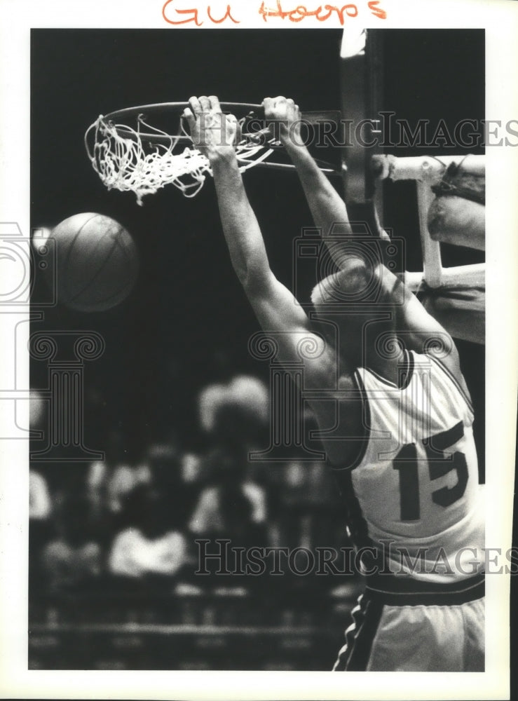 1988 Press Photo Gonzaga&#39;s guard, Doug Spradley, power dunks the basketball- Historic Images