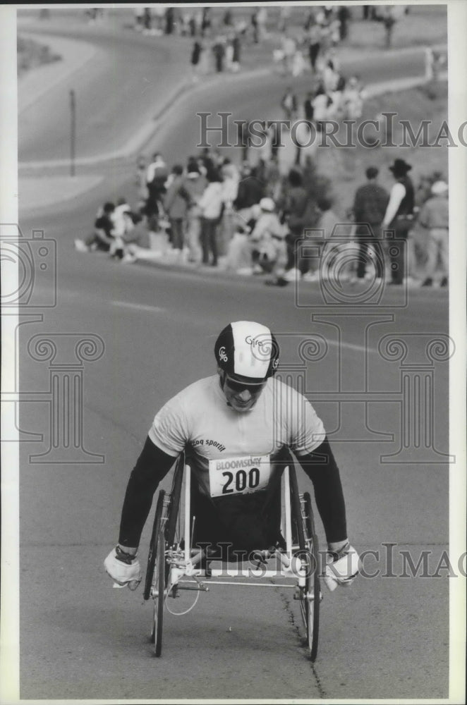 1988 Press Photo Craig Blanchette, Bloomsday wheelchair racer, grinds up hill- Historic Images