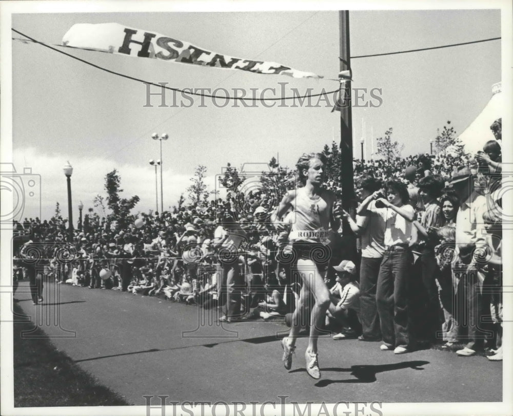 1978 Press Photo Bill Rodgers takes the finish line in Bloomsday run in Spokane- Historic Images