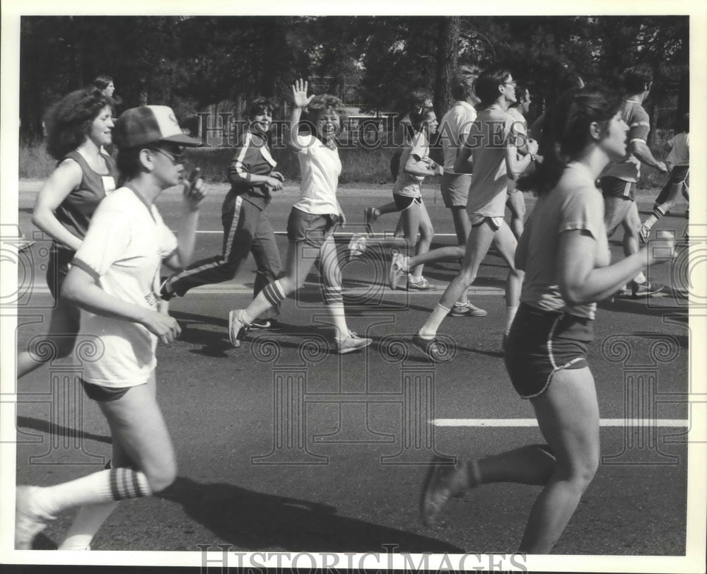 1981 Press Photo Lisa Arsenault participates in Bloomsday run in Spokane- Historic Images