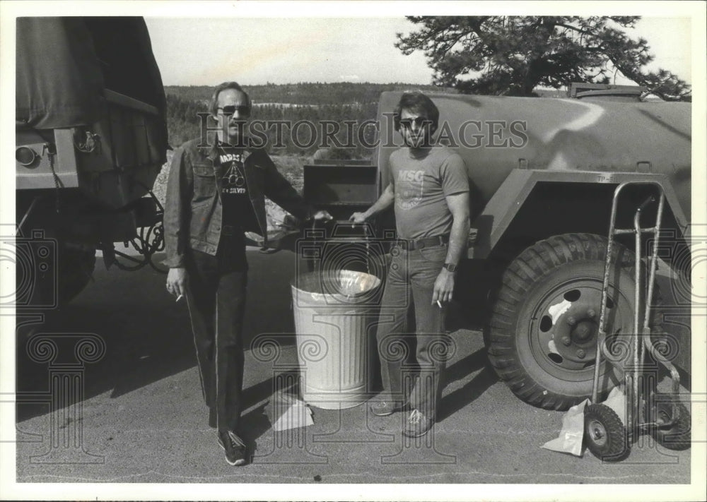 1981 Press Photo Bloomsday Workers Supplying Water for Particpants - sps20244- Historic Images