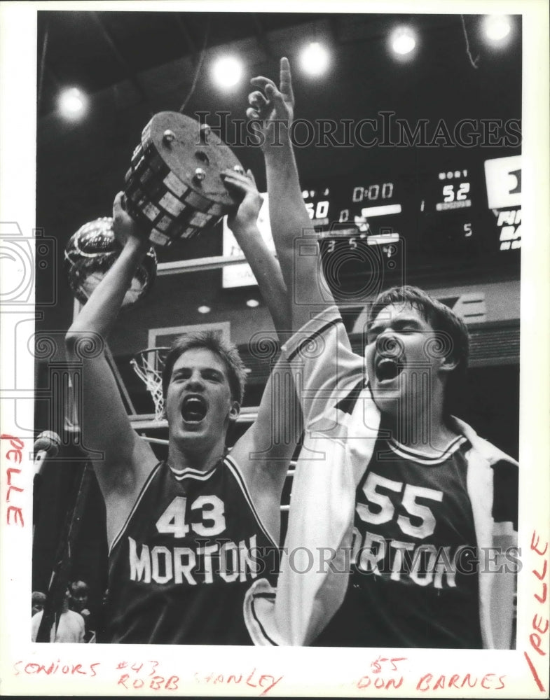 1987 Press Photo Morton High basketball players Stanley and Barnes celebrate- Historic Images