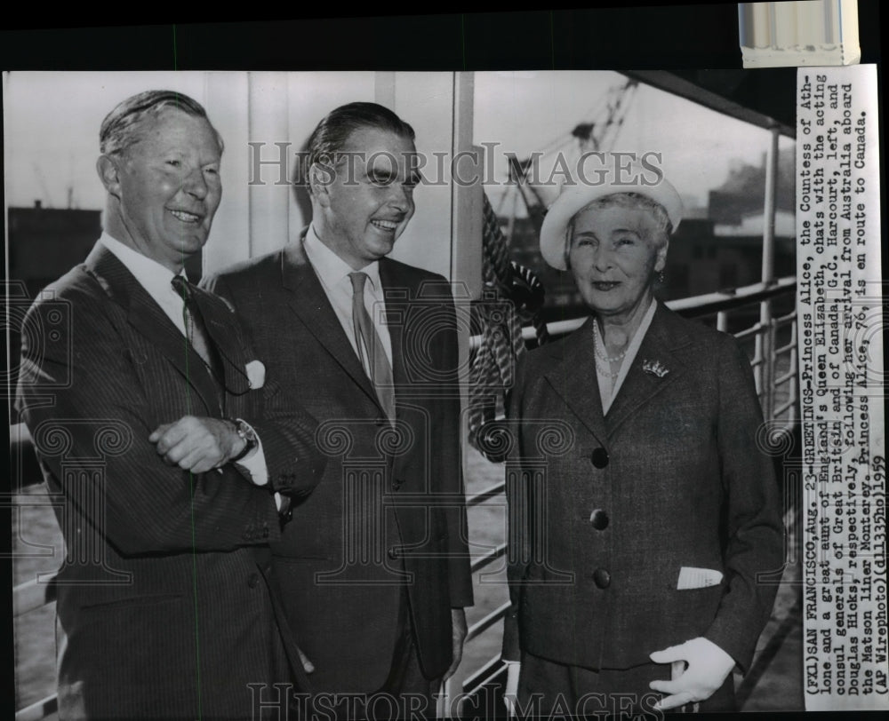 1959 Press Photo Princess Alice Countess of Athlone chats with G,C. Harcourt- Historic Images