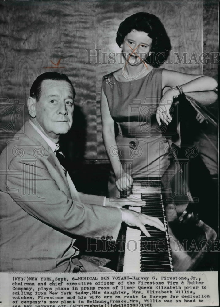 1961 Press Photo Harvey S. Firestone Jr. playing the piano in press room- Historic Images