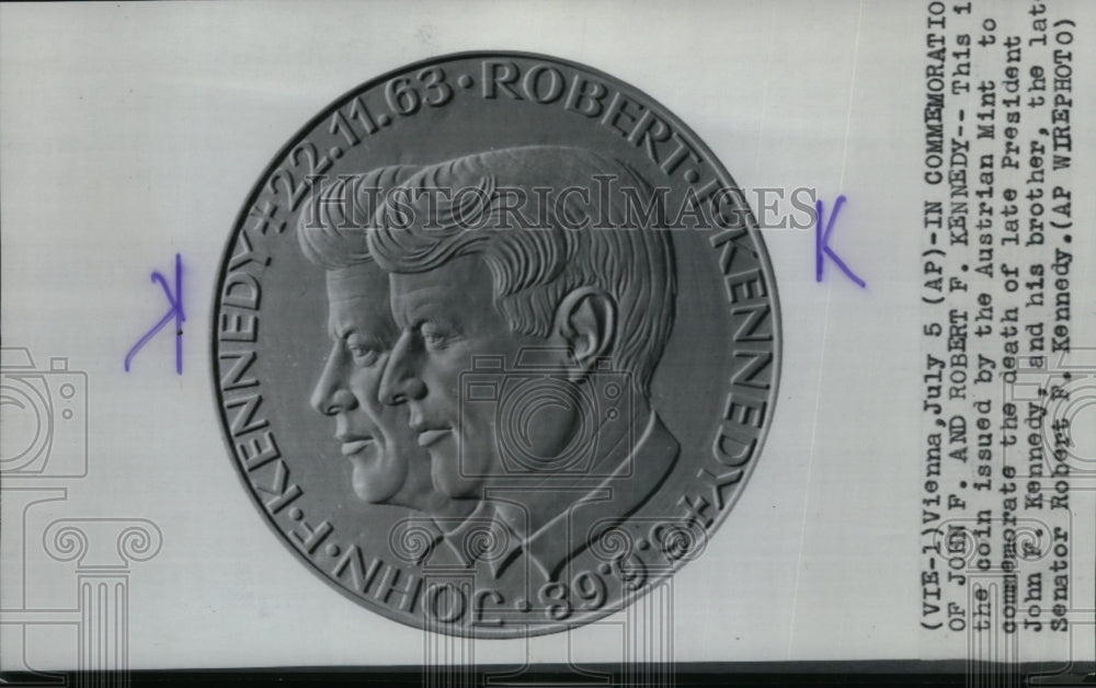 1958 Press Photo Coin issued to commemorate the death of President Kennedy- Historic Images