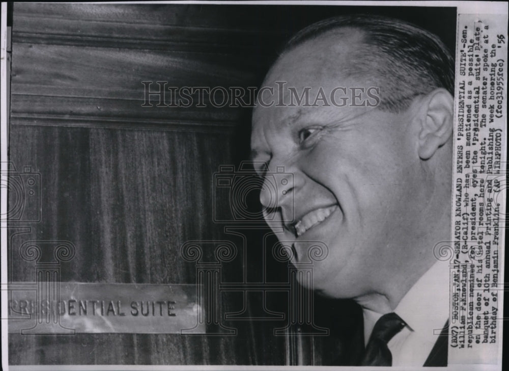 1956 Press Photo Sen. William Knowland looking at the &quot;Presidential suite&quot; plate- Historic Images