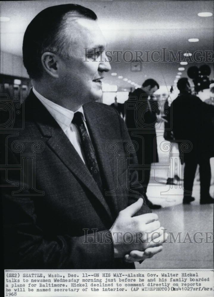 1968 Press Photo Alaska Gov. Walter Hickel talking with newsmen in Seattle- Historic Images